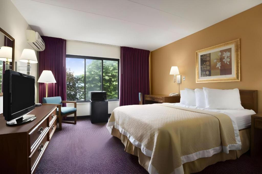 Ramadaby Wyndham Pittsburgh-New Stanton Hotel Kültér fotó