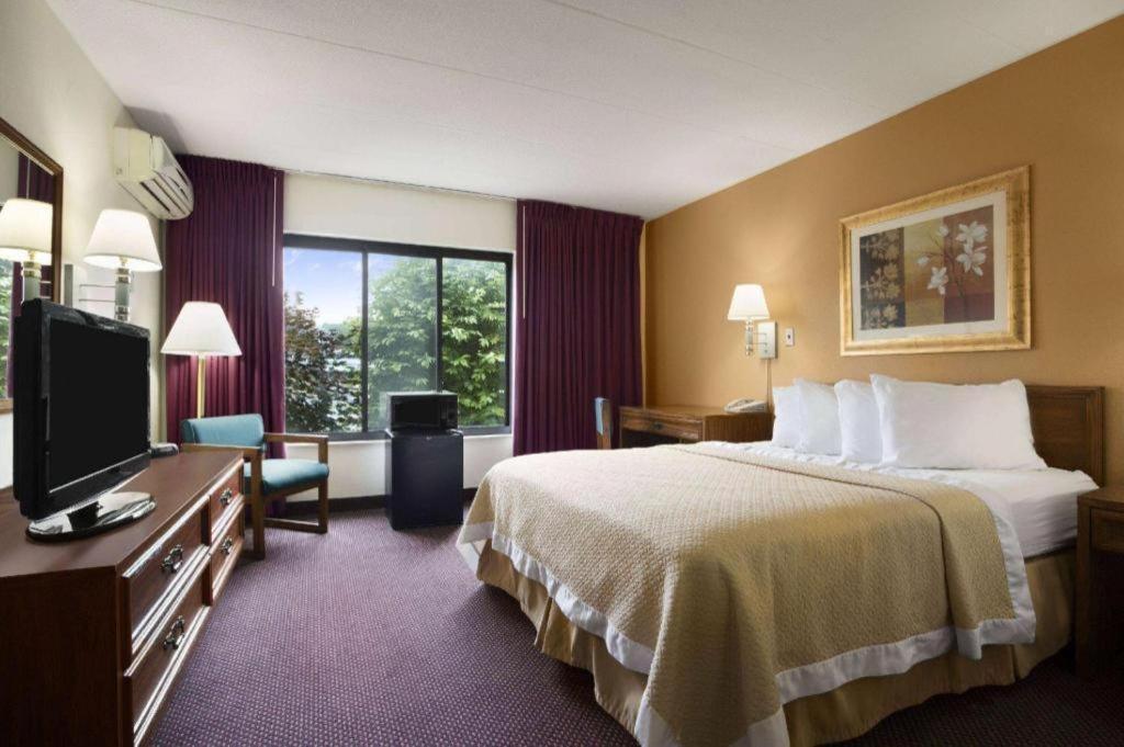 Ramadaby Wyndham Pittsburgh-New Stanton Hotel Kültér fotó