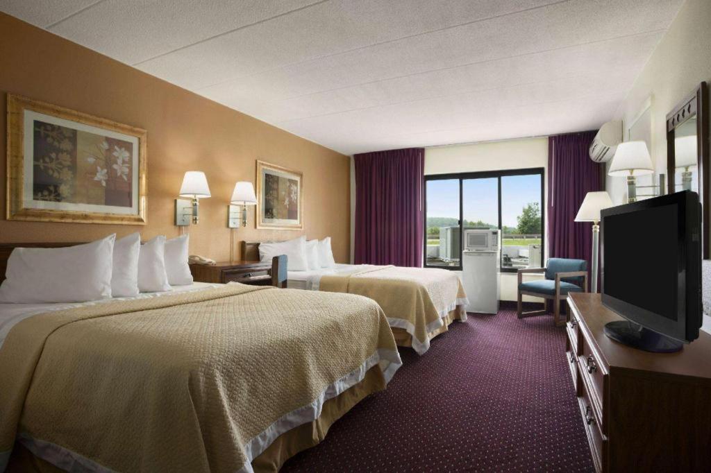 Ramadaby Wyndham Pittsburgh-New Stanton Hotel Kültér fotó
