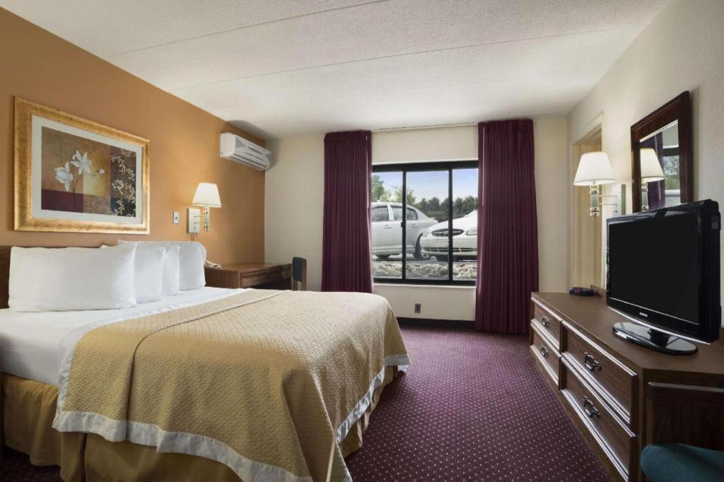 Ramadaby Wyndham Pittsburgh-New Stanton Hotel Kültér fotó