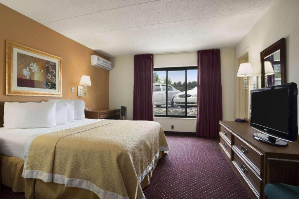 Ramadaby Wyndham Pittsburgh-New Stanton Hotel Kültér fotó